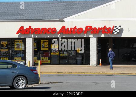 Sunbury, Pennsylvania, USA. 26. März 2023. Außenansicht des Advance Auto Parts Stores am Sunbury Plaza. (Credit Image: © Paul Weaver/SOPA Images via ZUMA Press Wire) NUR ZUR REDAKTIONELLEN VERWENDUNG! Nicht für den kommerziellen GEBRAUCH! Stockfoto