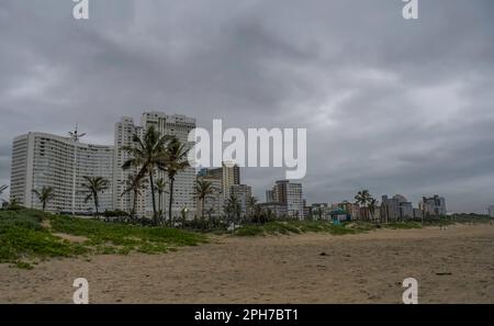 Durban Strandpromenade Skyline Südafrika Stockfoto