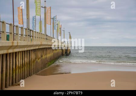 Durban Strandpromenade neuer Pier im Indischen Ozean Südafrika Stockfoto
