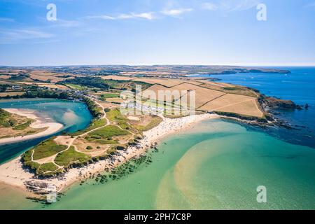 Luftaufnahme von Bantham Beach und Fluss Avon von einer Drohne, South Hams, Devon, England Stockfoto