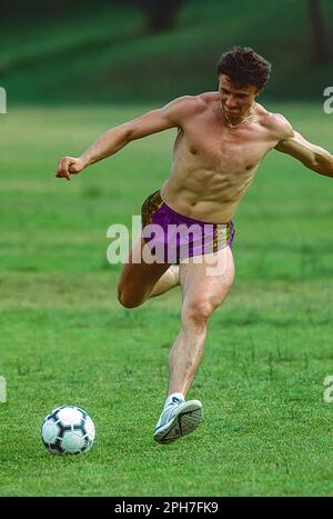 Sergey Bubka (URS) bei einem Fotoshooting für Nike International Athletics 1991 in Barcelona, Spanien Stockfoto