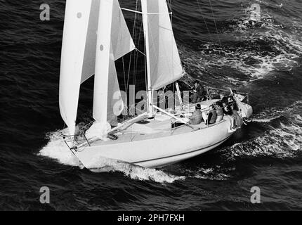 AJAXNETPHOTO. 16TH. JUNI 1979. KANAL, ENGLAND. JEREMY ROGERS AUS LYMINGTON BAUTE ECLIPSE WÄHREND DER JÄHRLICHEN INSELRENNEN. FOTO: JONATHAN EASTLAND/AJAX REF:MX340 222904 42 Stockfoto