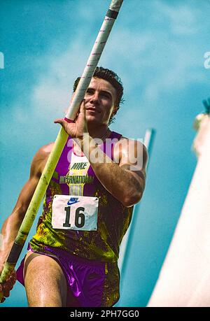 Sergey Bubka (URS) bei einem Fotoshooting für Nike International Athletics im Olympiastadion, Estadi Olímpic Lluís Companys, Barcelona, Spanien 1991 Stockfoto