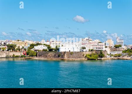 SAN JUAN, PUERTO RICO - 1. Februar 2023: San Juan ist ein wichtiges Touristenzentrum für den Rest der Karibik. Nicht nur vom Luis Munoz Marin Inte Stockfoto