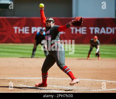 Columbus, Ohio, USA. 26. März 2023. Ohio State Buckeyes Pitcher Allison Smith (22) tritt in Columbus, Ohio, gegen die Michigan Wolverines an. Brent Clark/CSM/Alamy Live News Stockfoto