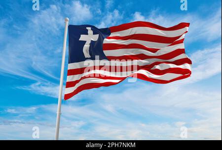 Die Flagge Jesuslands winkt im Wind am bewölkten Himmel. Liebe den heiligen Geist Glauben, die Menschen hoffen auf ostern, Religionskonzept. Speicherplatz kopieren. 3D Abbildung Stockfoto