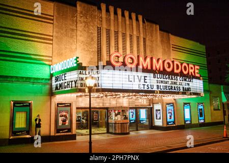 Virginia Portsmouth High Street Commodore Theatre Theater, 1945 Art Deco-Kino, Kino, Kino, Nachtlichter, Stockfoto