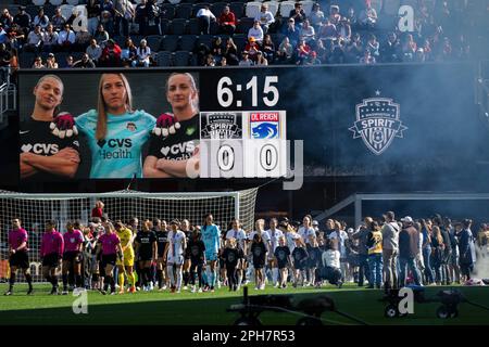 Washington, USA. 26. März 2023. Spieler und Beamte erobern das Spielfeld vor einem Fußballspiel Washington Spirit gegen OL in der National Women's Soccer League (NWSL) am Sonntag, den 26. März 2023 auf dem Audi Field. (Graeme Sloan/Sipa USA) Kredit: SIPA USA/Alamy Live News Stockfoto