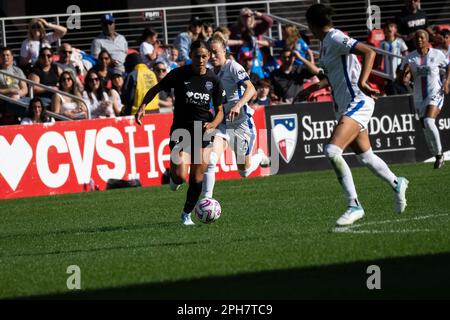 Washington, USA. 26. März 2023. Spirit Forward Trinity Rodman dribbelt den Ball während eines Fußballspiels Washington Spirit gegen OL Reign in der National Women's Soccer League (NWSL) auf dem Audi Field am Sonntag, den 26. März 2023. (Graeme Sloan/Sipa USA) Kredit: SIPA USA/Alamy Live News Stockfoto
