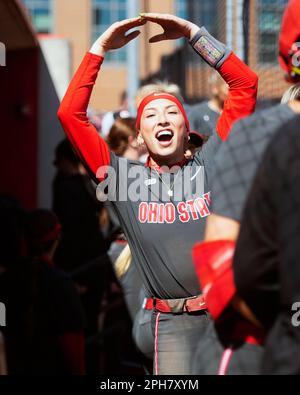 Columbus, Ohio, USA. 26. März 2023. Ohio State Buckeyes Infielder Mariah Rodriguez (7) während des Spiels gegen die Michigan Wolverines in Columbus, Ohio. Brent Clark/CSM/Alamy Live News Stockfoto