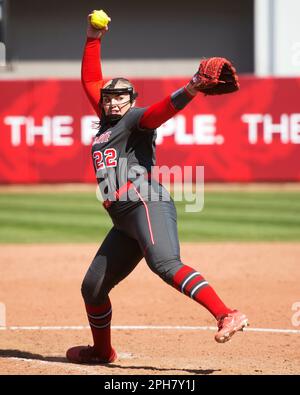 Columbus, Ohio, USA. 26. März 2023. Ohio State Buckeyes Pitcher Allison Smith (22) tritt in Columbus, Ohio, gegen die Michigan Wolverines an. Brent Clark/CSM/Alamy Live News Stockfoto