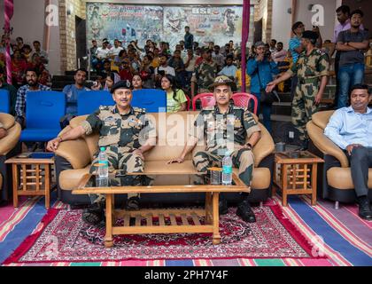 Bangaon, Indien. 26. März 2023. Verschiedene Momente der gemeinsamen Rückzugszeremonie von BSF und BGB an der Grenze Petrapole-Benapole Indo-Bangla am Unabhängigkeitstag 52. in Bangladesch. (Foto: Amlan Biswas/Pacific Press) Kredit: Pacific Press Media Production Corp./Alamy Live News Stockfoto