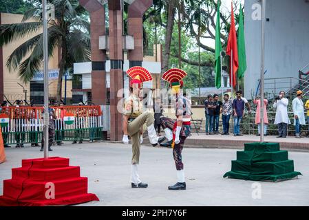 Bangaon, Indien. 26. März 2023. Verschiedene Momente der gemeinsamen Rückzugszeremonie von BSF und BGB an der Grenze Petrapole-Benapole Indo-Bangla am Unabhängigkeitstag 52. in Bangladesch. (Foto: Amlan Biswas/Pacific Press) Kredit: Pacific Press Media Production Corp./Alamy Live News Stockfoto