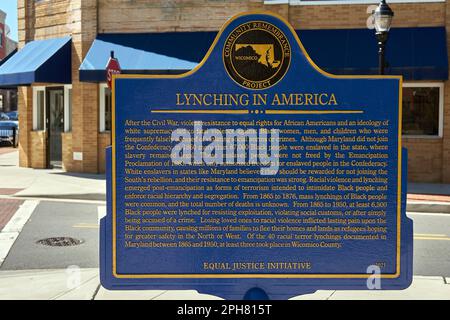 Maryland ist ein historischer Meilenstein im Zentrum von Salisbury und spricht über die Geschichte des Lynchens in Amerika und seine Auswirkungen auf das Leben der Schwarzen in der Gegend. Stockfoto