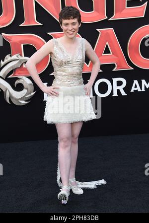 Westwood, USA. 26. März 2023. Sophia Lillis trifft am 26. März 2023 im Regency Village Theatre in Westwood, Kalifornien, auf der Premiere von „Dungeons & Dragons: Honor Better Thieves“ in Los Angeles ein. © Lisa OConnor/AFF-USA.com Kredit: AFF/Alamy Live News Stockfoto