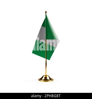 Kleine nigerianische Nationalflagge auf weißem Hintergrund. Stockfoto