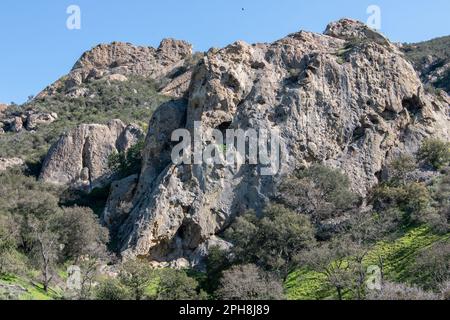 Die Felsformationen im regionalen Erholungsgebiet Castle Rock im Diablo Foothills Regional Park in Kalifornien. Stockfoto