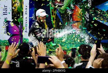 Sao Paulo, Brasilien. 25. März 2023. Nr. 10, Sam BIRD (GBR) – Jaguar TCS Racing, Jaguar I-Type 6 während des 2023 Julius Baer São Paulo E-Prix beim Anhembi Sambadrome in Sao Paulo, Brasilien. (Foto: Mauricio FERREIRA /ATP Images) SAO PAULO, BRASILIEN, 25. März 2023: PODIUM, Sam BIRD während der FIA Formel E Weltmeisterschaft, Formel E Grand Prix in BRASILIEN auf der Samba Drome-Rennstrecke auf 25. März 2023, Formel E in Brasilien im Samba Drome Circuit von Sao Paulo, gebührenpflichtiges Bild, Copyright@ Mauricio FERREIRA/ATP Images (FERREIRA Mauricio/ATP/SPP) Guthaben: SPP Sport Press Photo. Alamy Live News Stockfoto