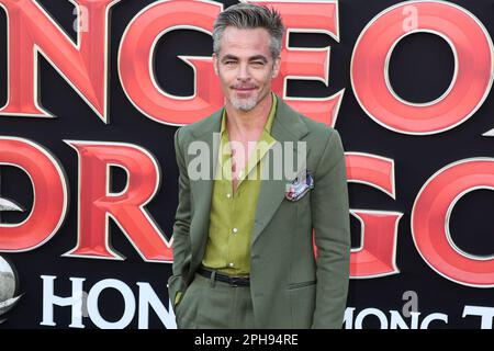 WESTWOOD, LOS ANGELES, KALIFORNIEN, USA - MÄRZ 26: Der amerikanische Schauspieler Chris Pine trifft am 26. März 2023 im Regency Village Theatre in Westwood, Los Angeles, Kalifornien, USA auf der Premiere von Paramount Pictures in Los Angeles und Eone's „Dungeons & Dragons: Honor among Thieves“ ein. (Foto von Xavier Collin/Image Press Agency) Stockfoto