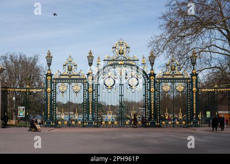 Frankreich, Lyon, 2023-03-22. Tor zum Parc de la Tete d'Or im Frühling. Stockfoto