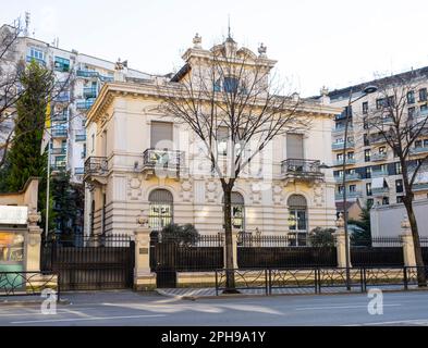 Tirana, Albanien. März 2023. Der Sitz der apostolischen Nunziatur des Vatikans in Albanien, im Stadtzentrum Stockfoto