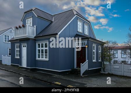 Graues Wellmetallhaus Reykjavik Island. Stockfoto