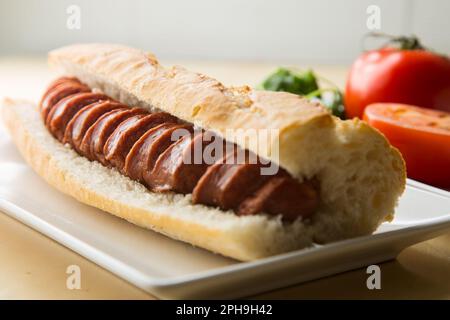 Hot Dog köstliches Sandwich mit Schweinewurst. Frankfurter Stil. Stockfoto