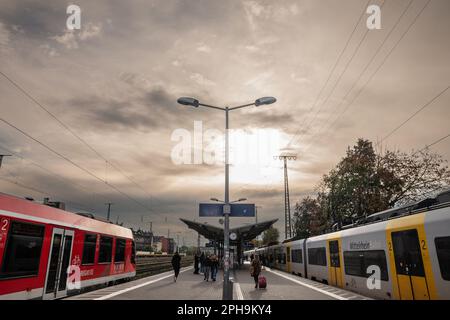 Bild des Hauptbahnhofs Köln Westbhf in Köln. Der Bahnhof Köln West befindet sich am nordwestlichen Stadtrand von Köln i Stockfoto