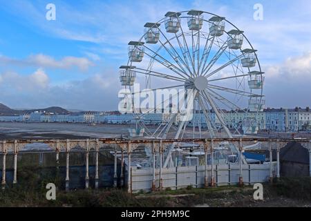 Riesenrad, in der Nähe des alten Pier, privater Pier Llandudno, North Parade, Llandudno, Conwy County, North Wales, Großbritannien, LL30 2LP Stockfoto