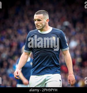 John McGinn, der Mittelfeldspieler spielt und Kapitän der Aston Villa ist, spielt im Hampden Park, Glasgow, Schottland, gegen Zypern Stockfoto