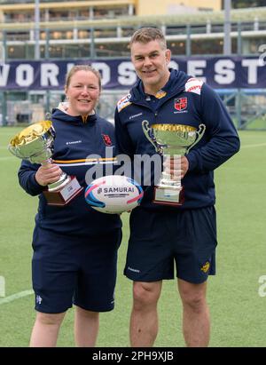 27. März 2023, Hongkong, Sonderverwaltungsregion Hongkong, China: Pressekonferenz zur Eröffnung des Rugby-Turniers 35. in Hongkong 10 in Hong Kong Football Club Causeway Bay, Hong Kong.L. Rochelle Ã”Rocky Ã”Clark, MBE, ehemaliger internationaler Fußballweltmeister von England, Weltmeisterin und EnglandÃs zweitgrößter Spieler. R.Nick Easter, ehemaliger internationaler Spieler von Harlequins und England. (Kreditbild: © Jayne Russell/ZUMA Press Wire) NUR REDAKTIONELLE VERWENDUNG! Nicht für den kommerziellen GEBRAUCH! Stockfoto