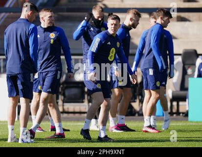 Schottlands Callum McGregor während eines Trainings in Lesser Hampden, Glasgow. Foto: Montag, 27. März 2023. Stockfoto