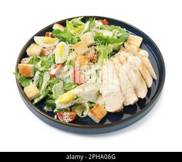 Köstlicher Caesar-Salat in einer Schüssel isoliert auf Weiß Stockfoto