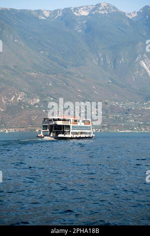 Fähre „Brennero“ nach Limone auf dem Gardasee in Italien Stockfoto