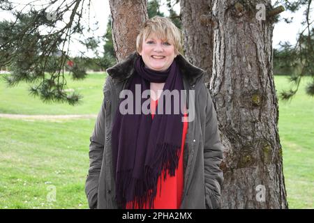 Villeneuve Sur Aisne, Frankreich. 25. März 2023. Alison Arngrim, die Nellie Oleson in „Little House on the Prairie“ spielt, wirbt am 25. März 2023 für ihre neue Show Nellie Oleson Lights Up the 80s in Villeneuve-sur-Aisne, Frankreich. Foto: Lionel Urman/ABACAPRESS.COM Kredit: Abaca Press/Alamy Live News Stockfoto