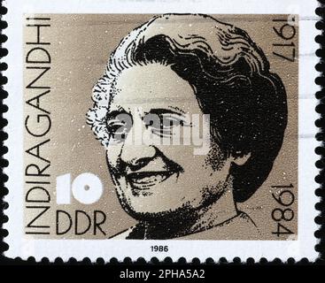Indira-Gandhi-Porträt auf Briefmarke der DDR Stockfoto
