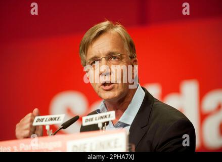 ARCHIVFOTO: Dietmar BARTSCH wird am 31. März 2023 65, Dietmar BARTSCH (stellvertretender Vorsitzender der parlamentarischen Fraktion im Bundestag) während seiner Rede, Geste, Geste, 3. Parteikonferenz der Linken am 2. Juni. - 03.06.2012 in Göttingen/Deutschland Stockfoto