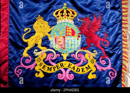 Alte Flagge von Royal Worcester im Tudor House Museum Worcester, Worcestershire, England, Großbritannien - 28. Januar 2023 Stockfoto