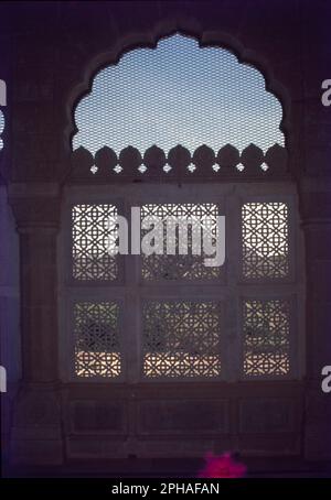 Geschnitzte Jali (perforierte Mauer), AT für Palace, Jaisalmer, Rajasthan, Indien. Stockfoto