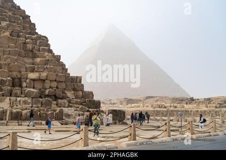Ein Blick auf die Pyramide von Chephren an den Pyramiden von Gizeh in Ägypten Stockfoto