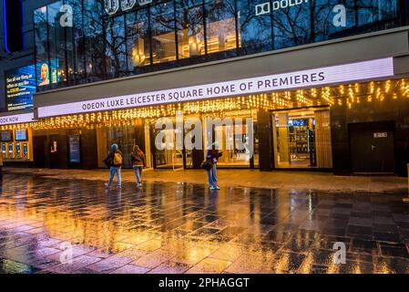 Odeon Luxe Leicester Square Cinema, ein ikonisches Gebäude im Art déco-Stil, das 1937 fertiggestellt wurde, Leicester Square, London, England, Großbritannien Stockfoto