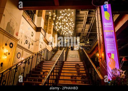 Picturehouse Central Cinema an der Ecke Shaftesbury Avenue, einer berühmten Straße im West End Theatre Land, London, England, Großbritannien Stockfoto