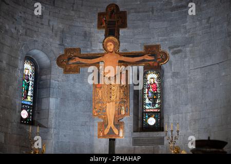 Chiesa di San Michele in Foro in der noch von Mauern umgebenen Stadt Lucca in der Toskana, Italien Stockfoto