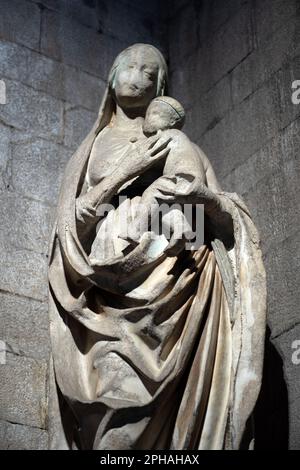 Chiesa di San Michele in Foro in der noch von Mauern umgebenen Stadt Lucca in der Toskana, Italien Stockfoto