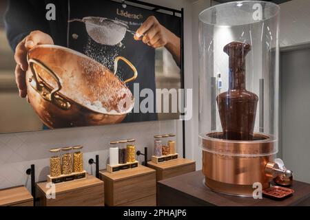 Laderach ist ein gehobener Schweizer Chocolatier an der 537 Fifth Avenue in New York City, USA, 2023 Stockfoto