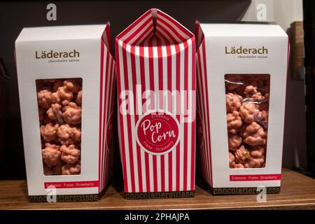 Laderach ist ein gehobener Schweizer Chocolatier an der 537 Fifth Avenue in New York City, USA, 2023 Stockfoto