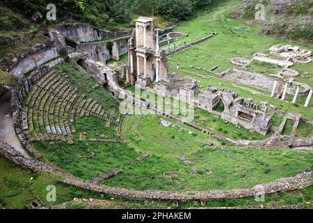 Die Ruinen des römischen Theaters in Volterra, Italien. Stockfoto