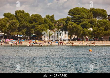 Ruhiger und vertrauter Strand in Colonia Sant Jordi. Mallorca. Spanien Stockfoto