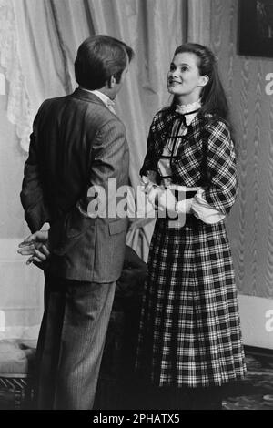 Archive 80ies: Französische Schauspieler Michel Duchaussoy und Marie-Sophie Pochat, in Gigi, Celestins Theater, Lyon, Frankreich, 1984 Stockfoto