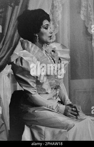 Archive 80ies: Französische Schauspielerin Francoise Fabian in Gigi, Celestins Theater, Lyon, Frankreich, 1984 Stockfoto